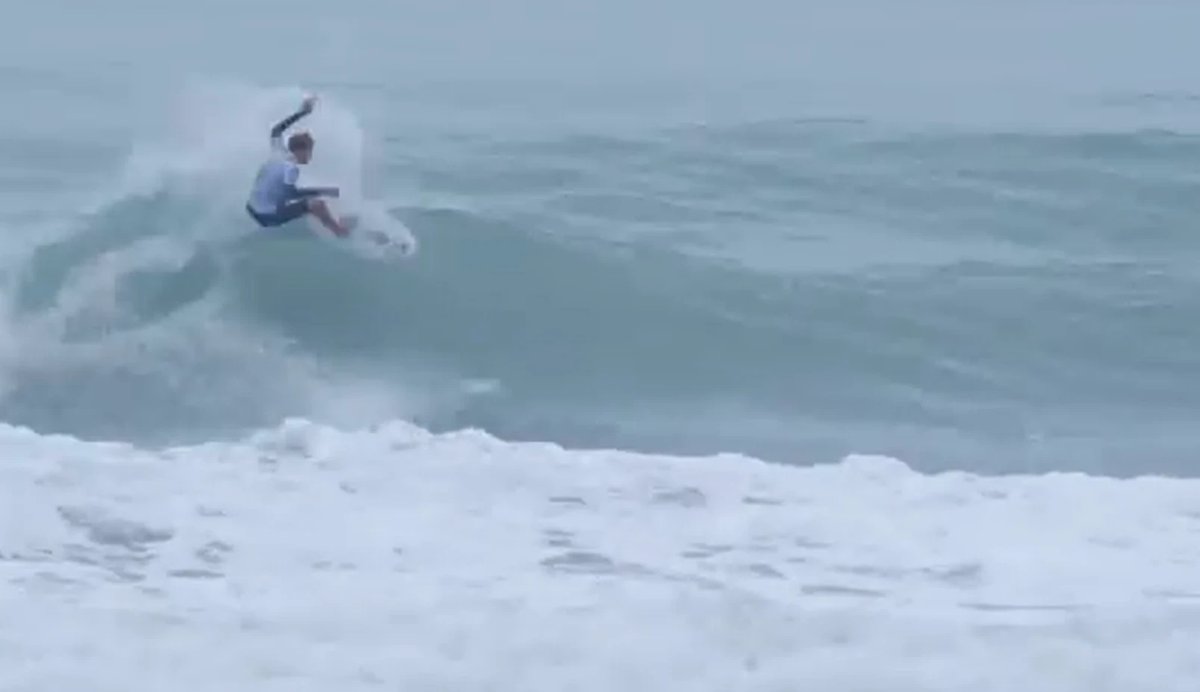 Gizzy Pipe surf, Gizzy Pipe surf spot, Gisborne / East Cape, New Zealand.