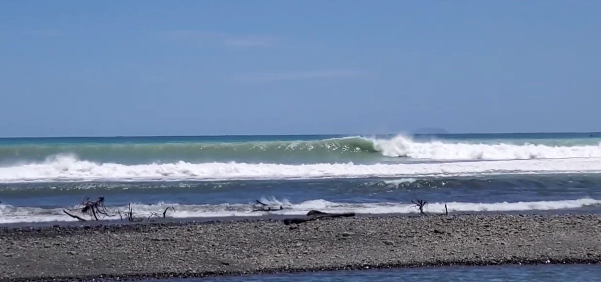 Smaller Motu day with the eastern coastline stretching toward the Cape. The setting is part of why surfers make the drive, Mo