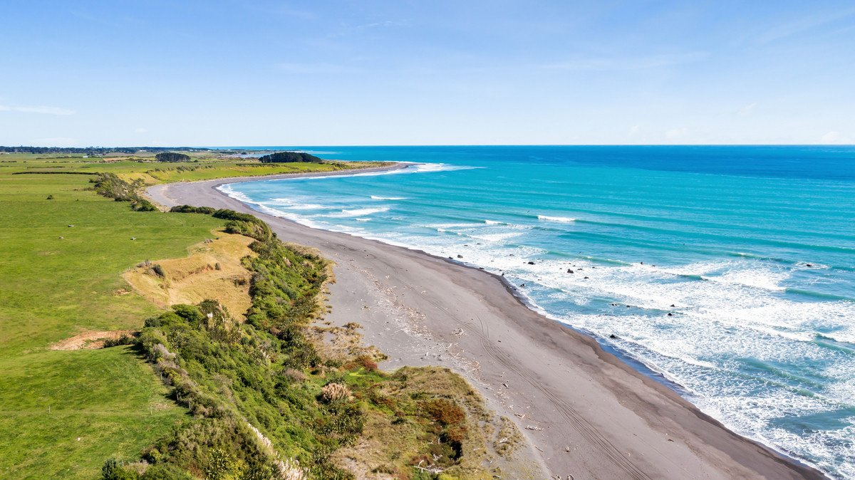 Ōkato surf spot