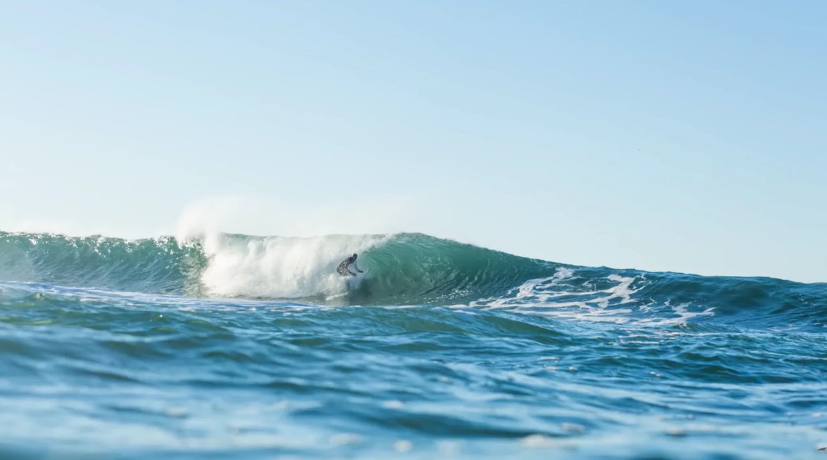 Tucking under a quick section as the bank throws up a hollow one, St Clair surf spot, Dunedin / Otago, New Zealand.