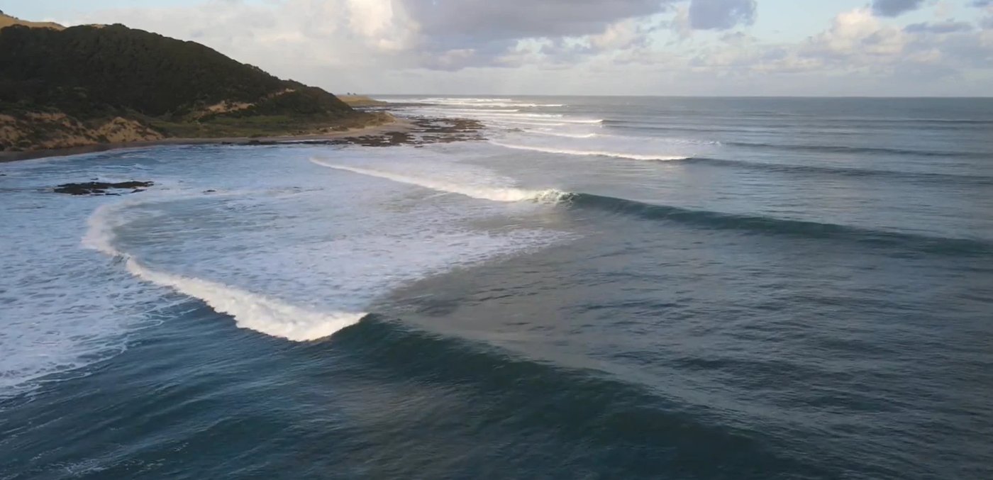 A clean left wrapping around the point on a 2 metre SW groundswell, Tauroa / Shipwreck Bay surf spot, Northland West, New Zea
