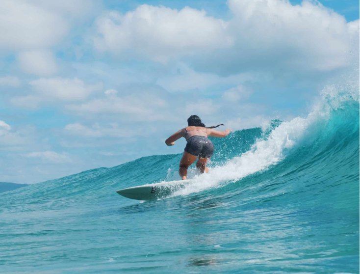 Off the point, right-hander, Te Ārai surf spot, Auckland / Rodney, New Zealand.