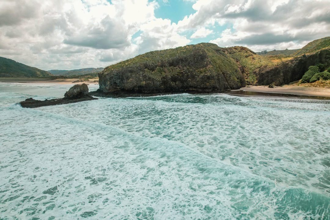 Low tide at the river mouth with the iconic rocks exposed. Reading the bank from the dunes saves wasted paddles, Te Henga / B