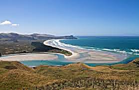 The long curve of Victory Beach and its sandbars seen from the hill, the peninsula's longest stretch of sand, Victory Beach s